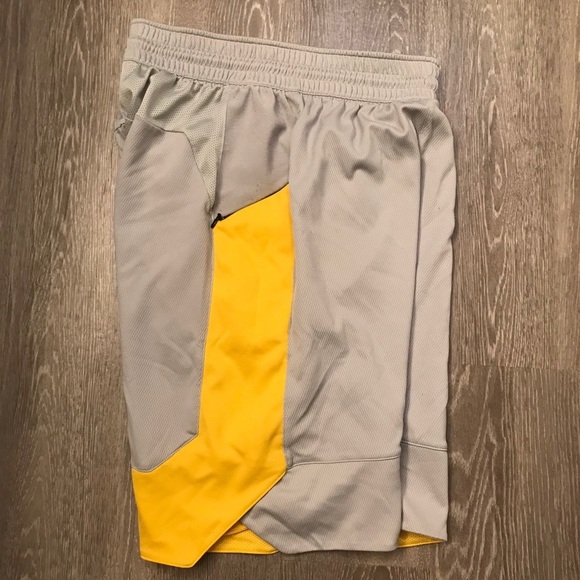 Adidas Essential 3 Running Shorts Mens Size Medium - Picture 5 of 6